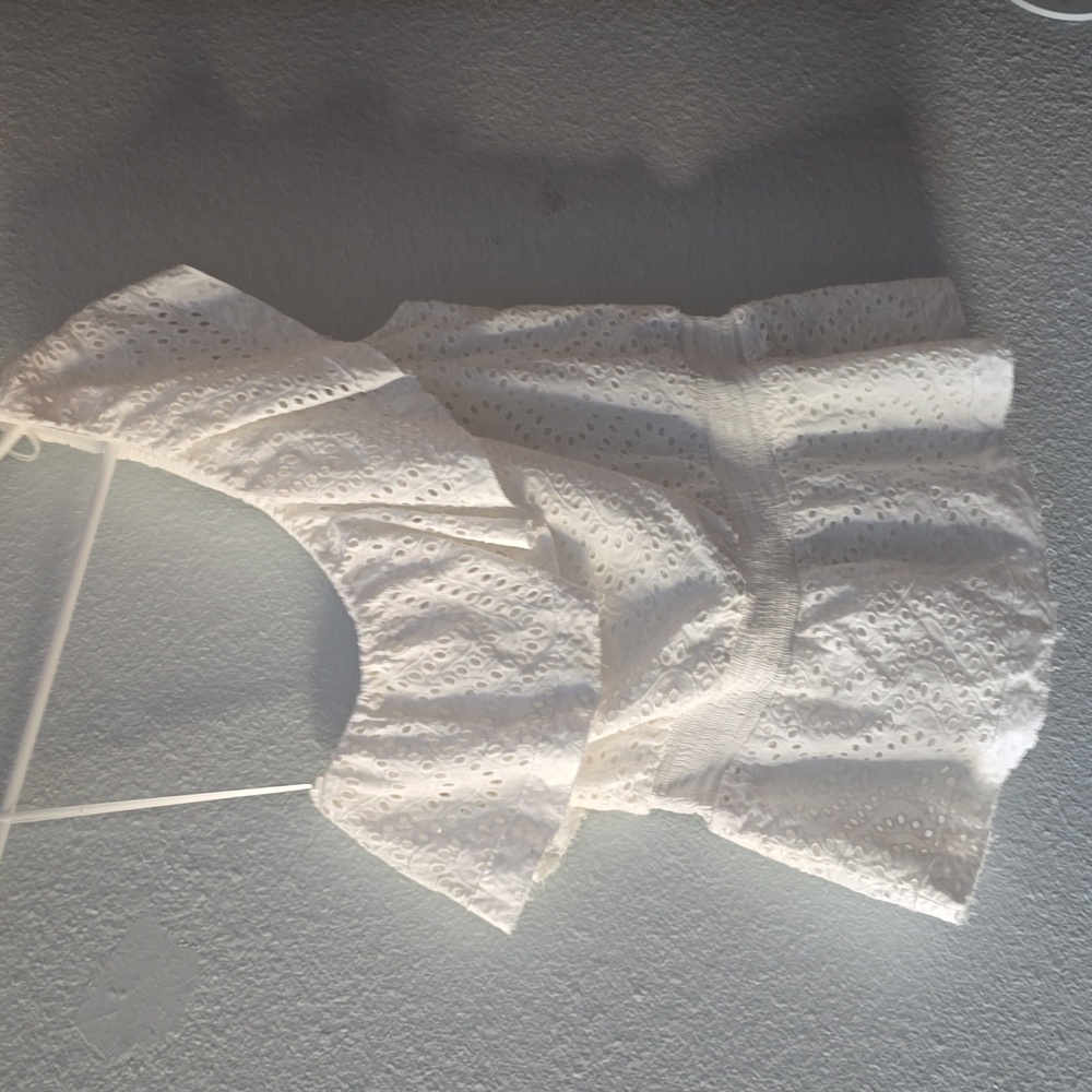 Express Asymmetrical Eyelet